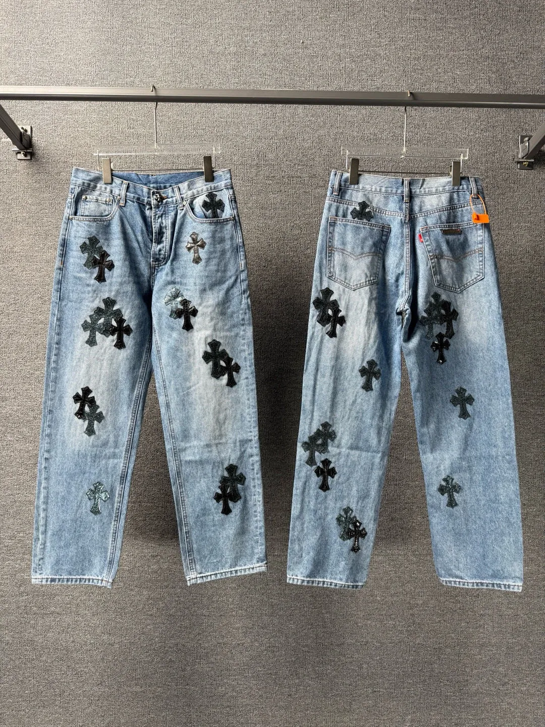 P270 💰 (Top version) Chrome Hearts/Chrome Hearts 25FW CH starry sky leather cross bamboo jeans adopt starry sky theme patchwork elements, mostly in the shape of a cross, with glitter on the leather surface. Unique design, simple and elegant details, exquisite workmanship, the entire trousers are neatly routed, and the details are in place! It’s also so cool that both men and women can easily control it. It’s a gender-neutral trendy up version. Color: blue Size: 28-30-32-34-36 (corresponds to S-M-L-XL-XXL)